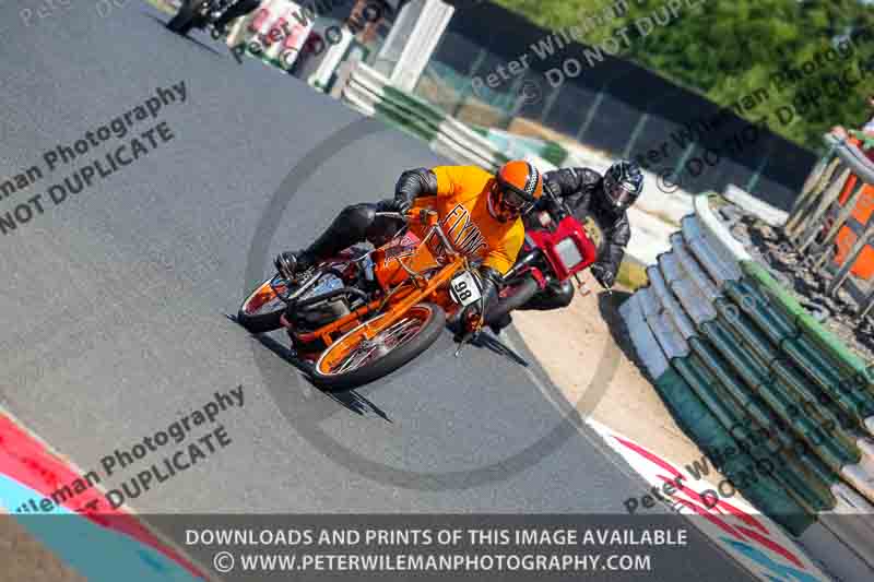 Vintage motorcycle club;eventdigitalimages;mallory park;mallory park trackday photographs;no limits trackdays;peter wileman photography;trackday digital images;trackday photos;vmcc festival 1000 bikes photographs